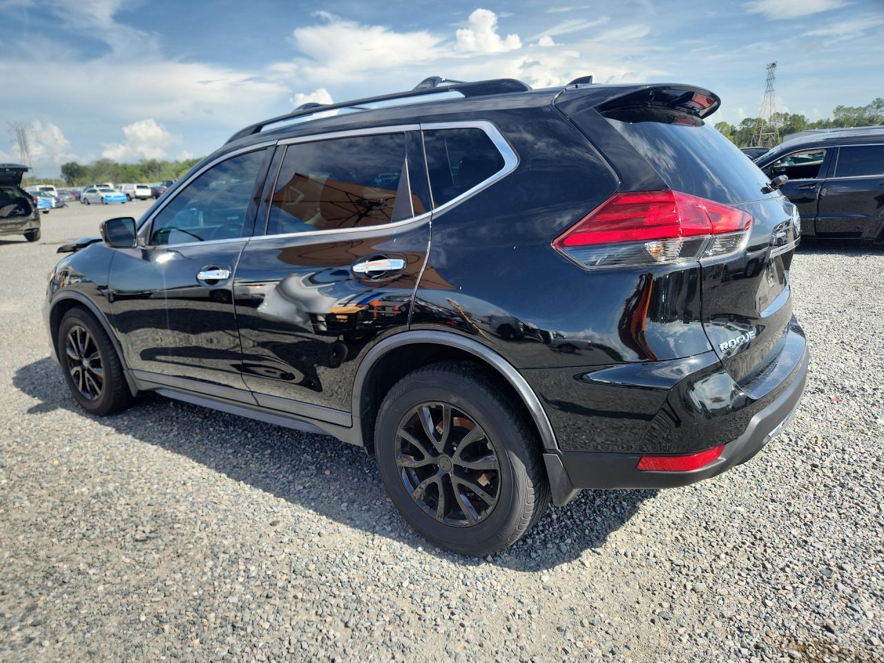 2017 Nissan Rogue Sv - Image 2