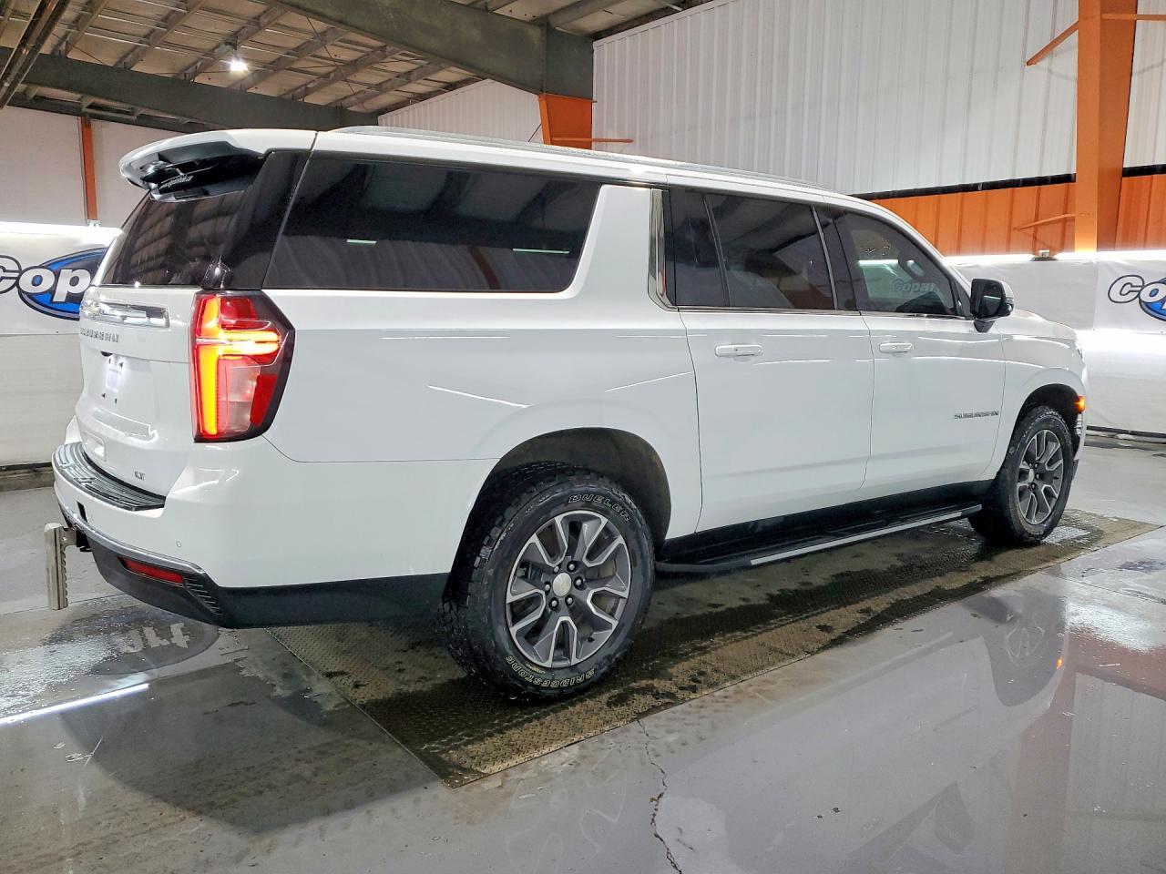 2022 Chevrolet Suburban K1500 Lt - Image 3