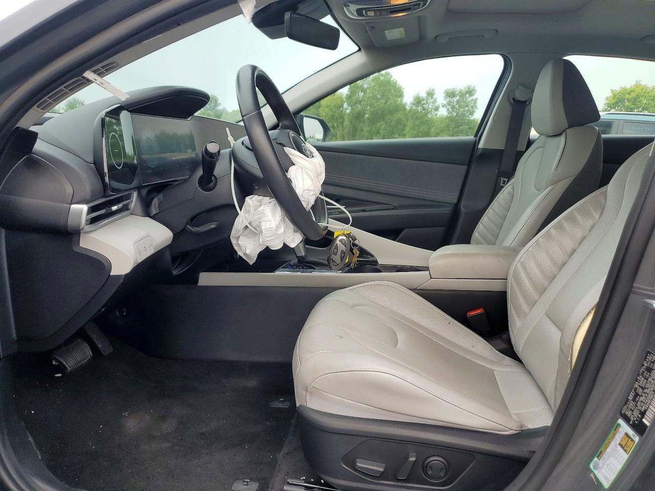 2025 Hyundai Elantra Limited - Image 7