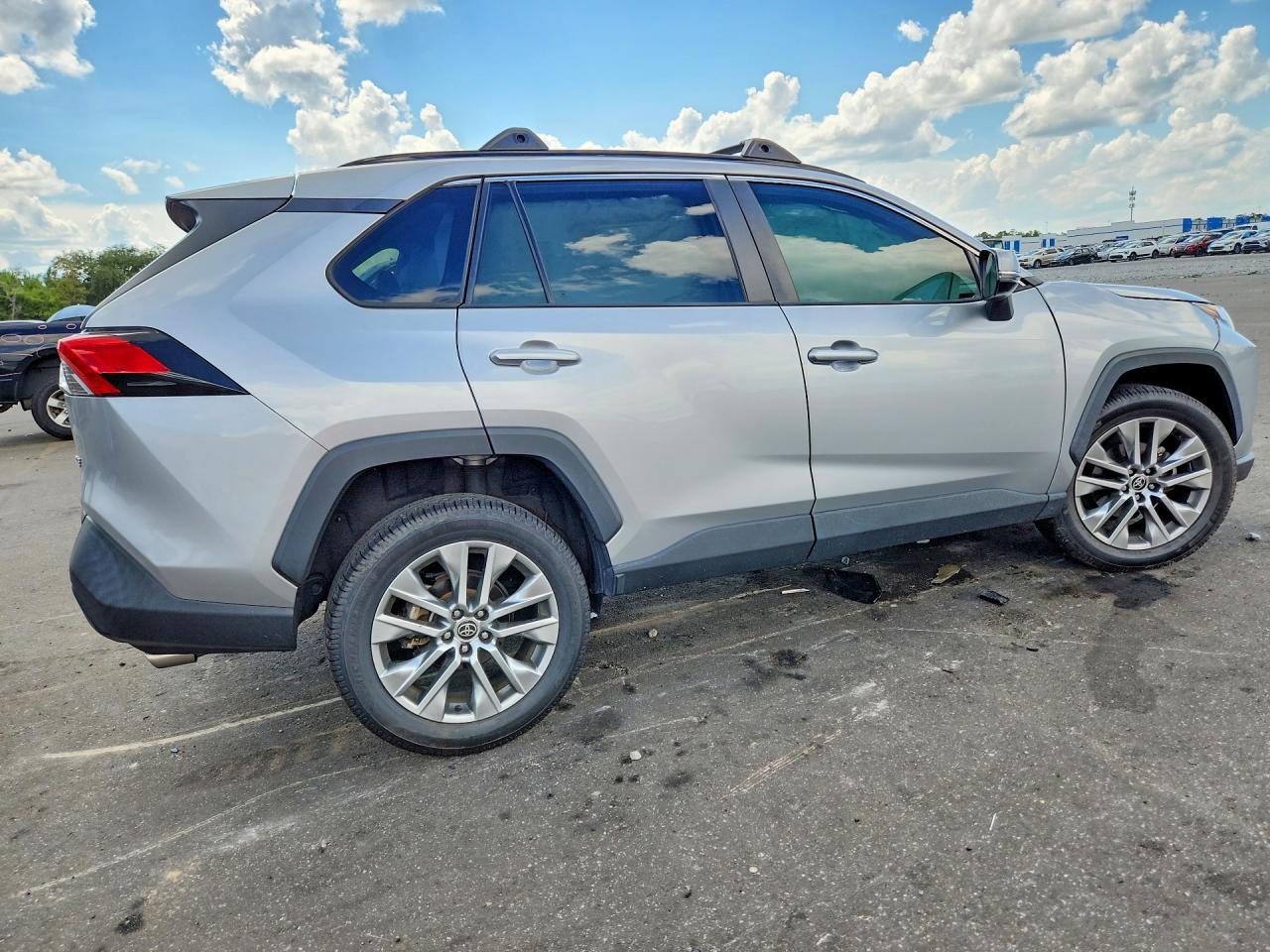 2022 Toyota Rav4 Xle Premium - Фото 3