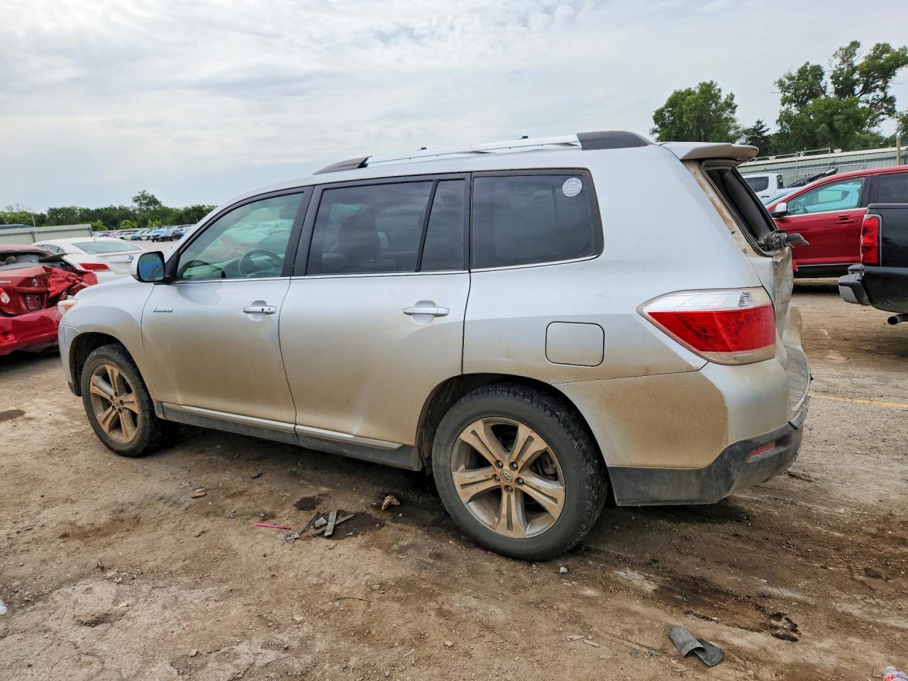 2011 Toyota Highlander - Фото 2