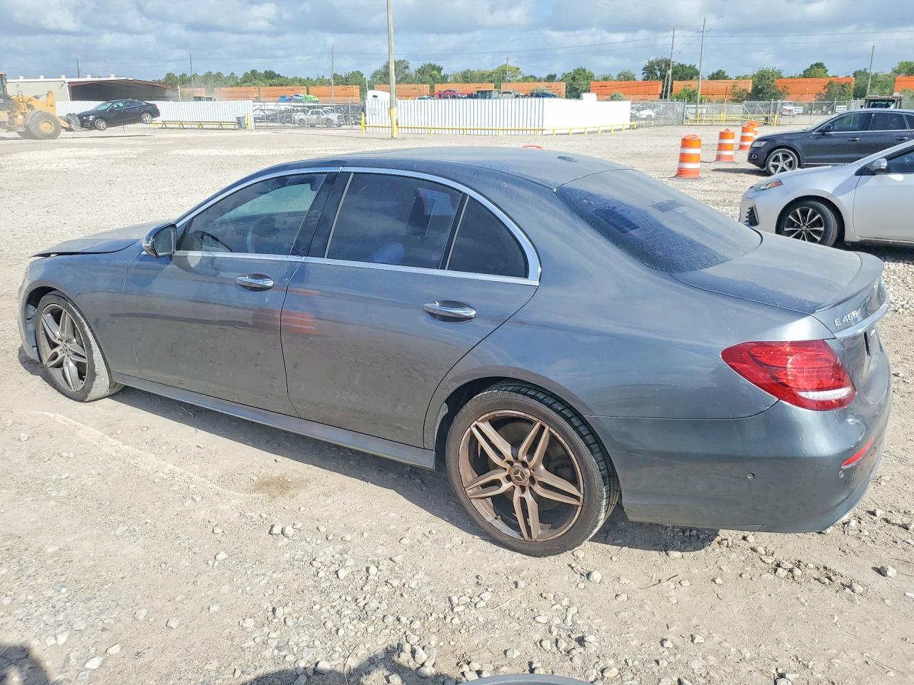 2018 Mercedes-Benz E 400 4Matic - Фото 2