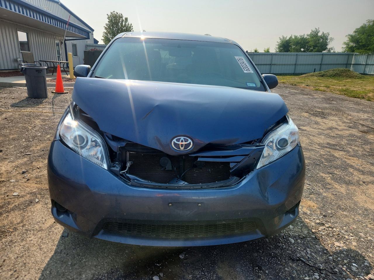 2015 Toyota Sienna Le - Фото 5