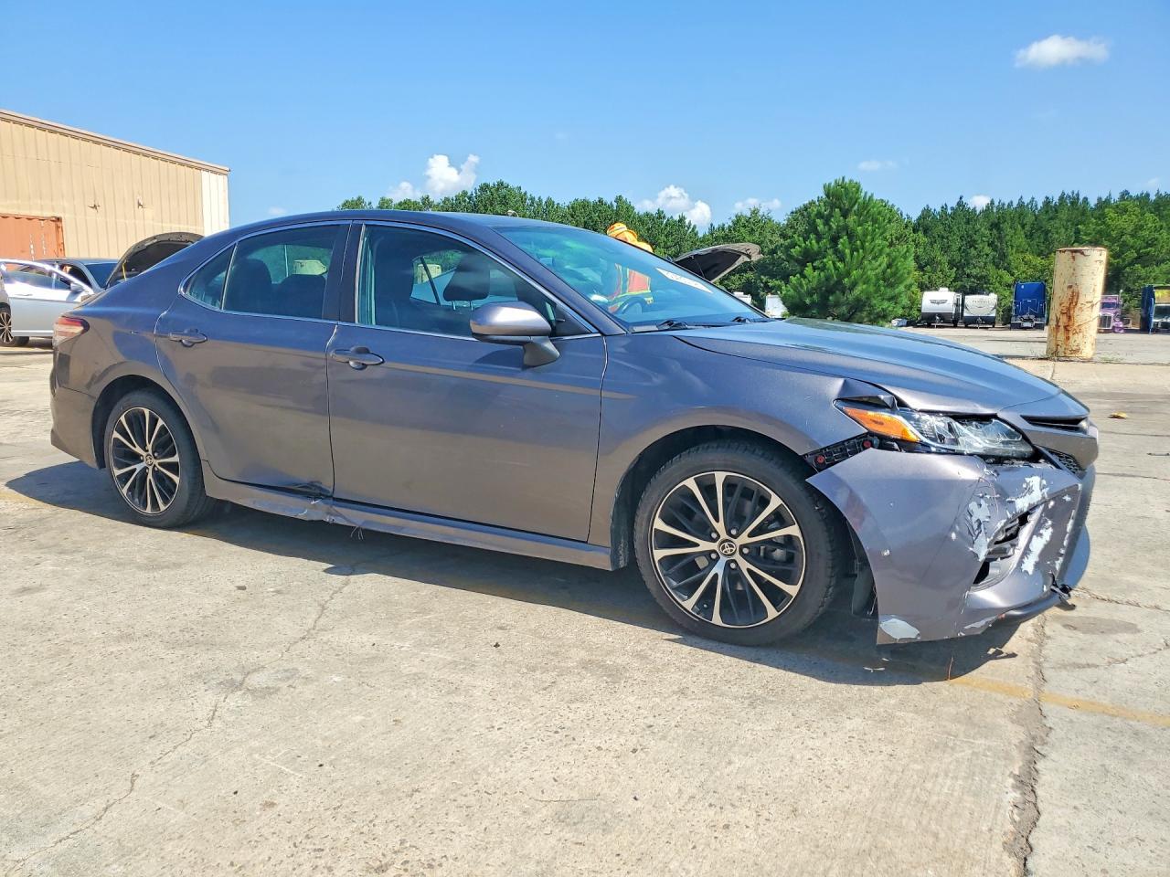 2020 Toyota Camry Se - Фото 4