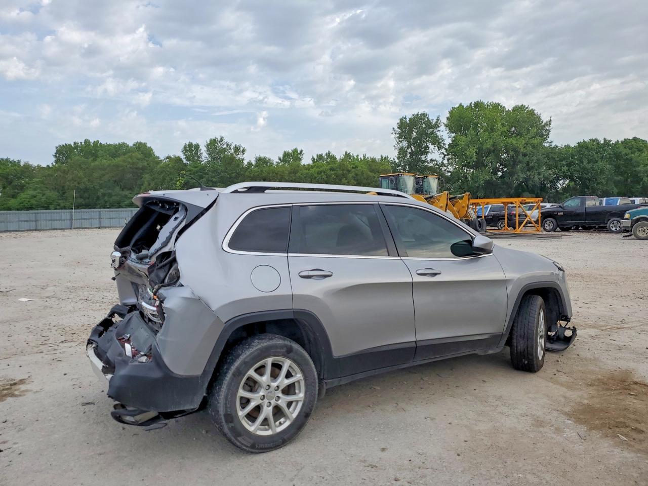 2017 Jeep Cherokee Latitude - Фото 3