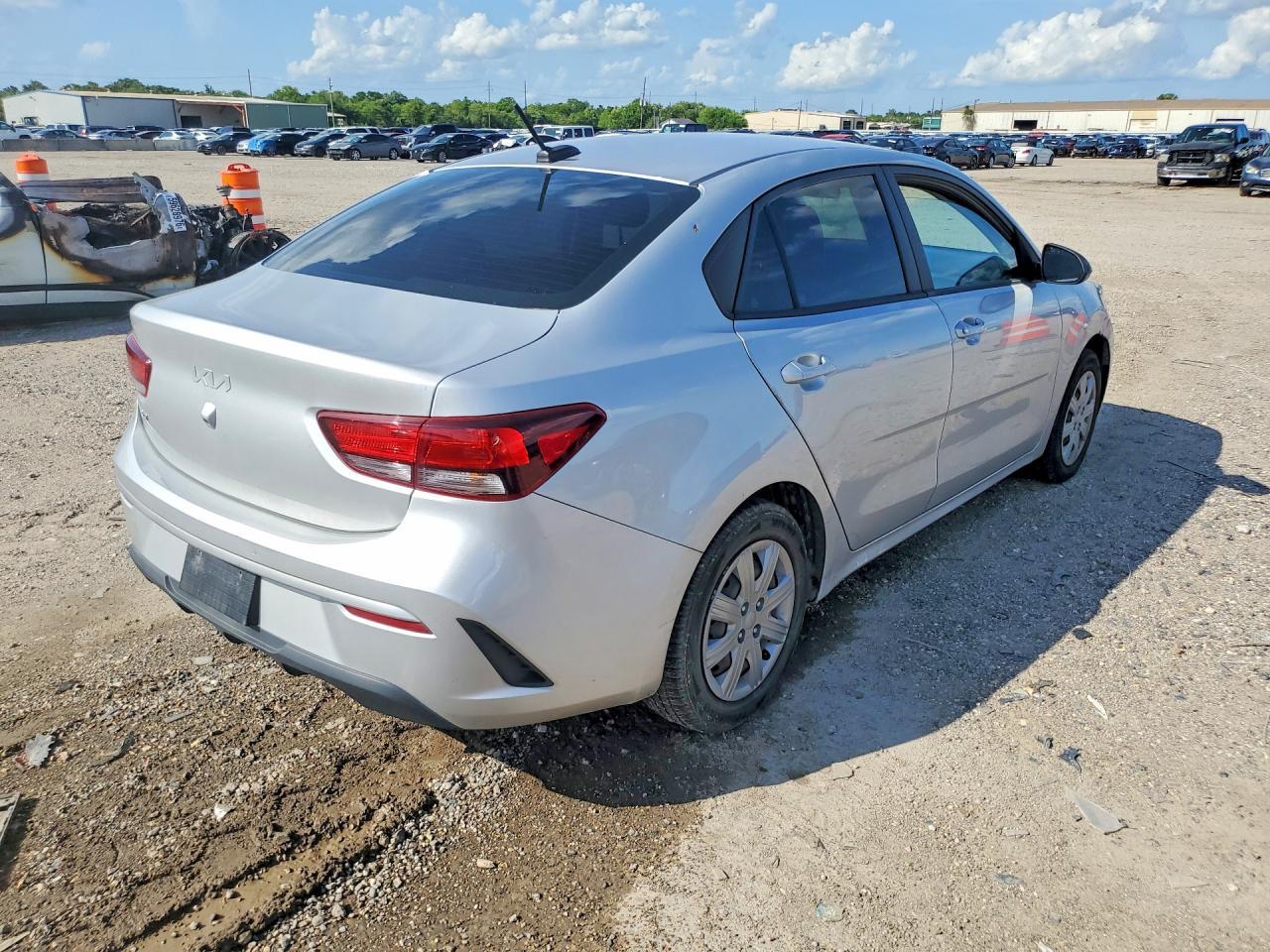 2022 Kia Rio Lx - Image 3