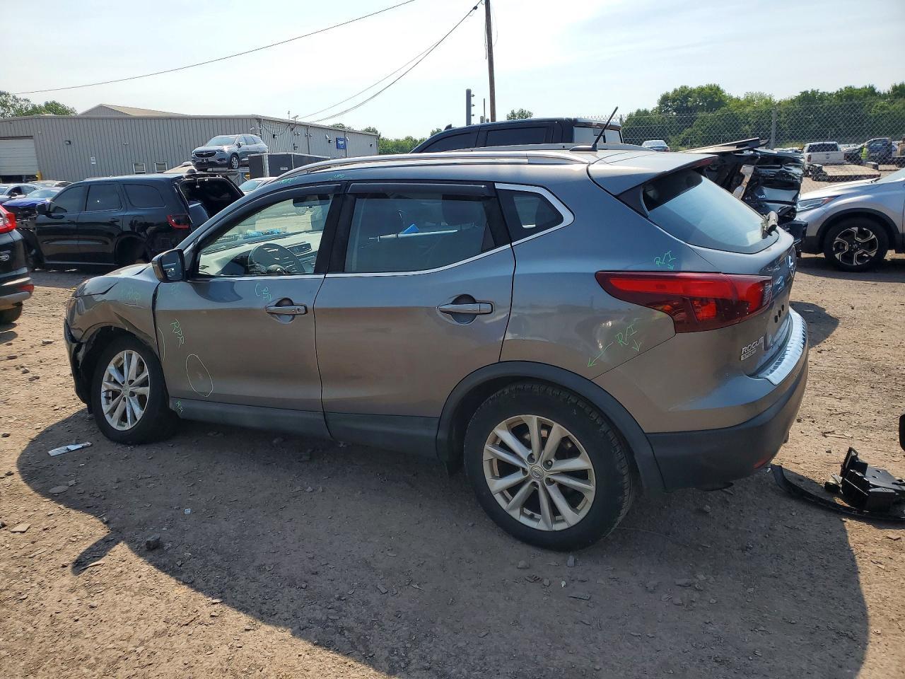 2017 Nissan Rogue Sport Sv - Image 2