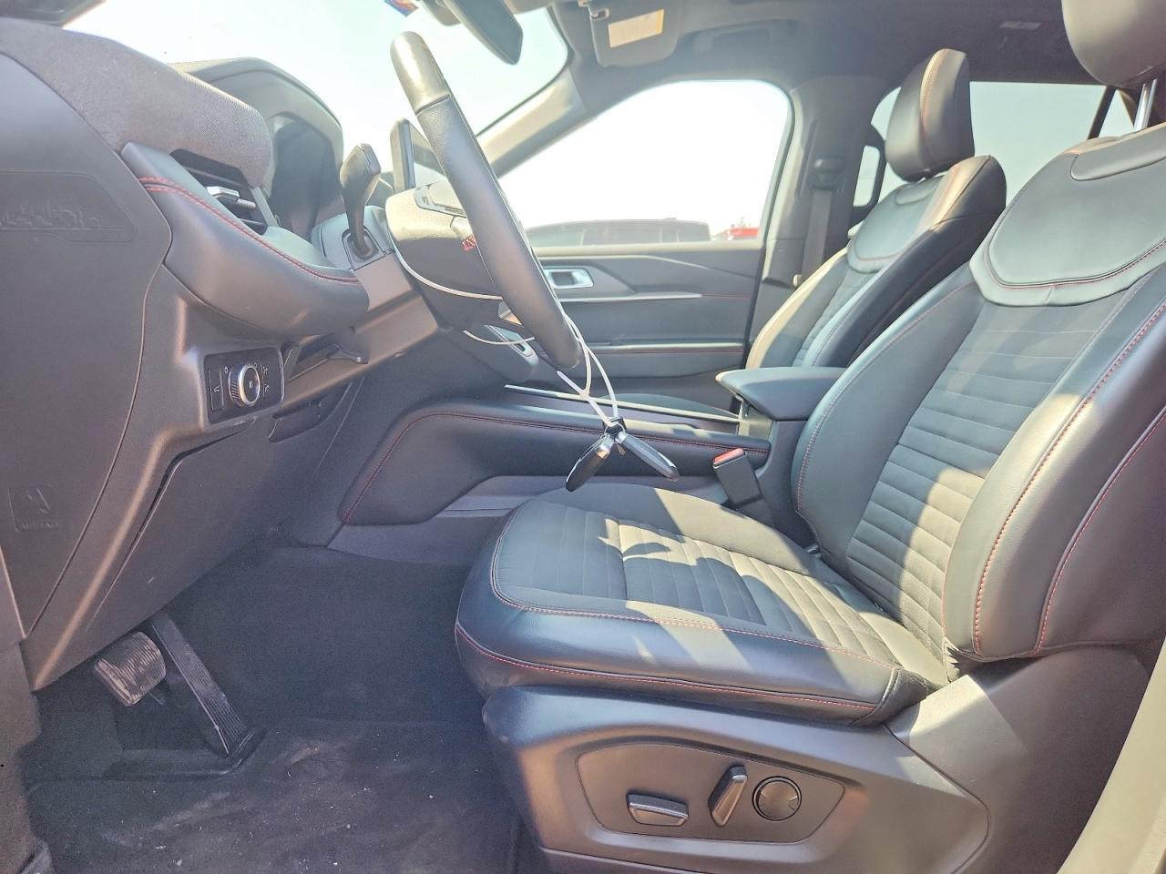 2026 Ford Explorer St-Line - Image 7
