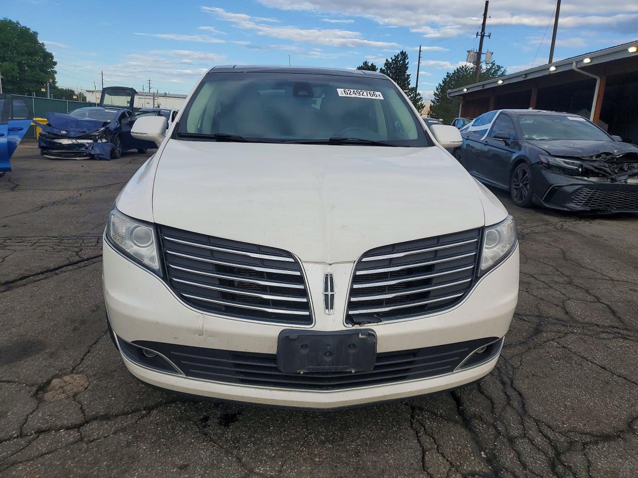 2017 Lincoln Mkt - Image 5