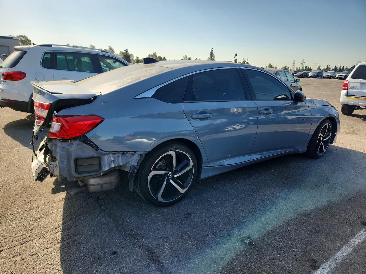 2022 Honda Accord Hybrid Sport - Image 3