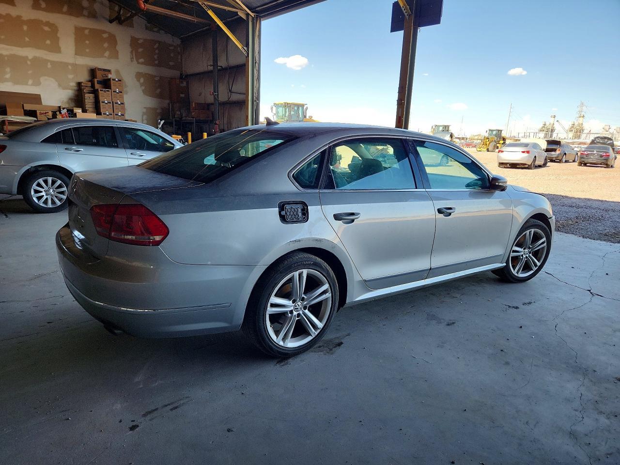 2012 Volkswagen Passat Sel - Фото 3
