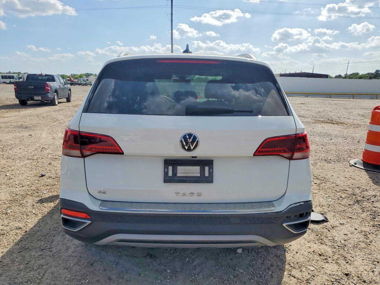 2024 Volkswagen Taos Se - Фото 6