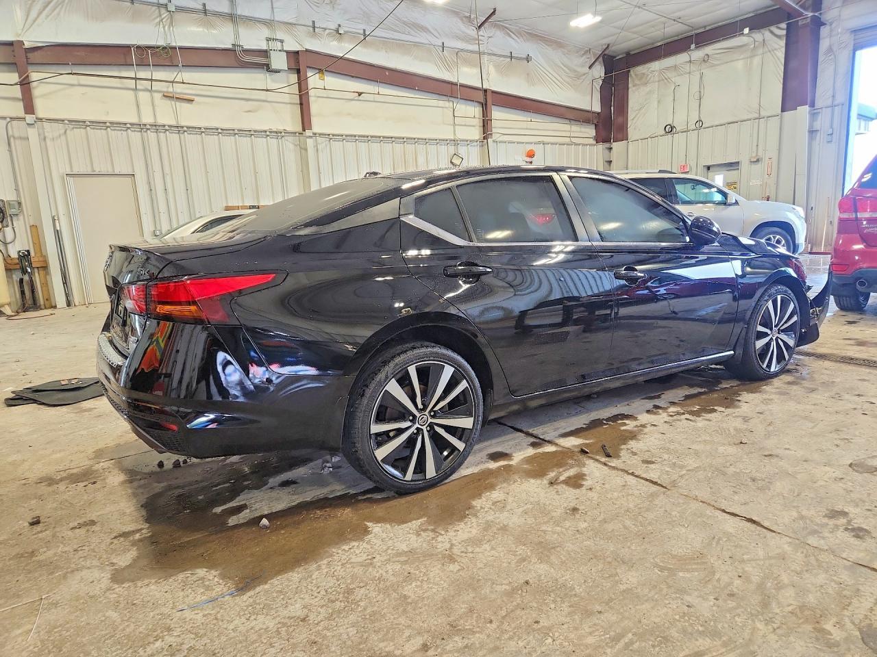 2020 Nissan Altima Sr - Фото 3
