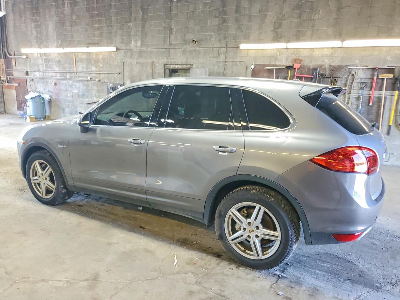 2011 Porsche Cayenne S Hybrid - Image 2