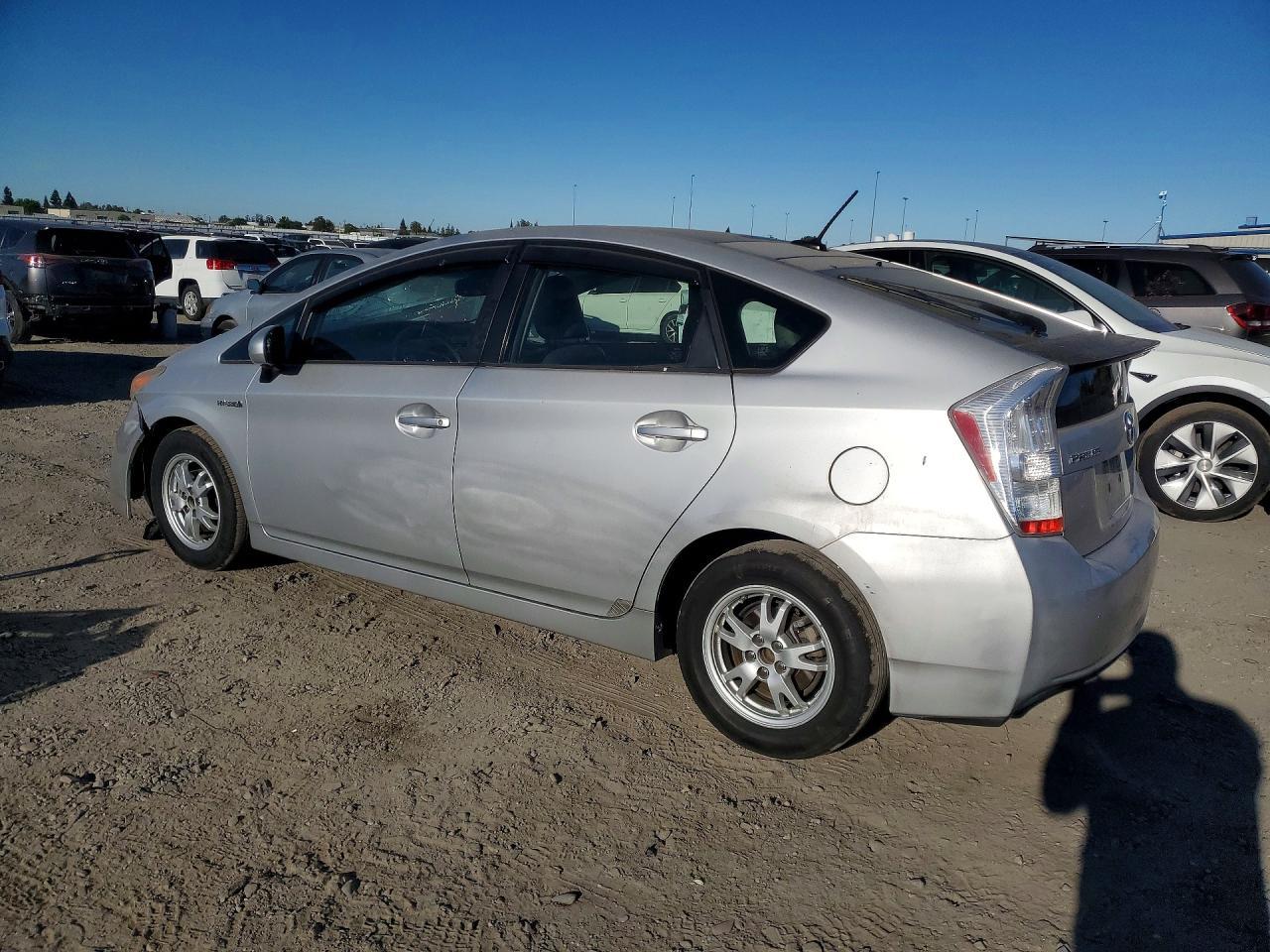 2011 Toyota Prius Four - Фото 2