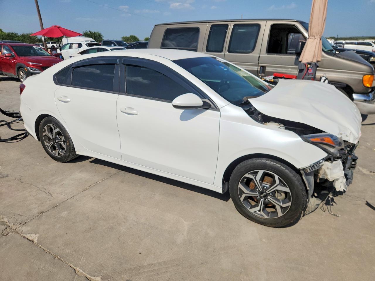 2021 Kia Forte Lxs - Image 4