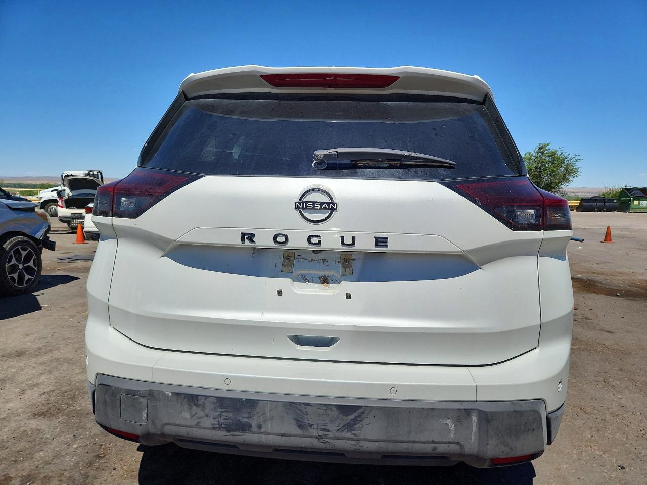 2026 Nissan Rogue Dark Armor - Image 6