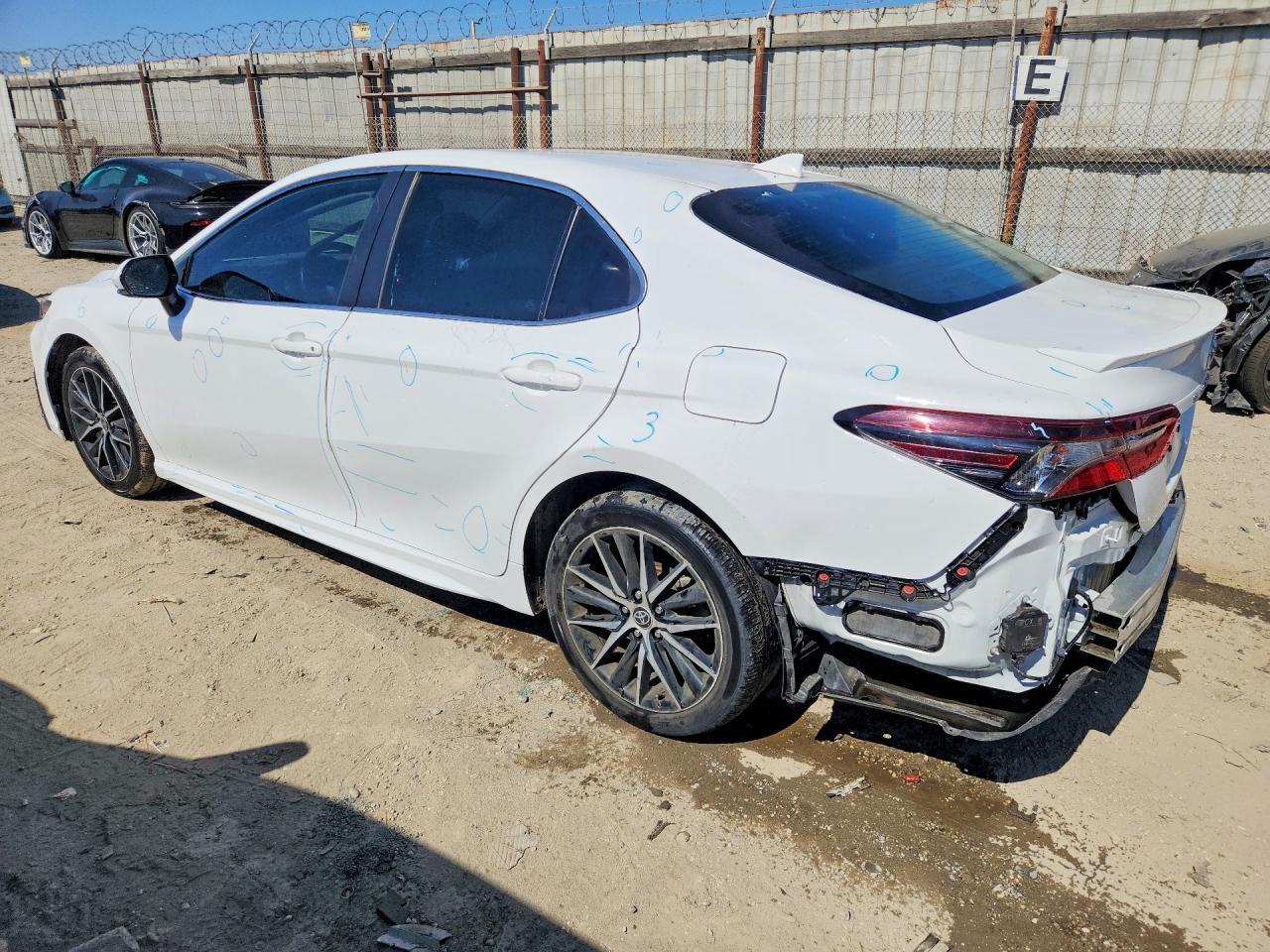 2023 Toyota Camry Se - Фото 2
