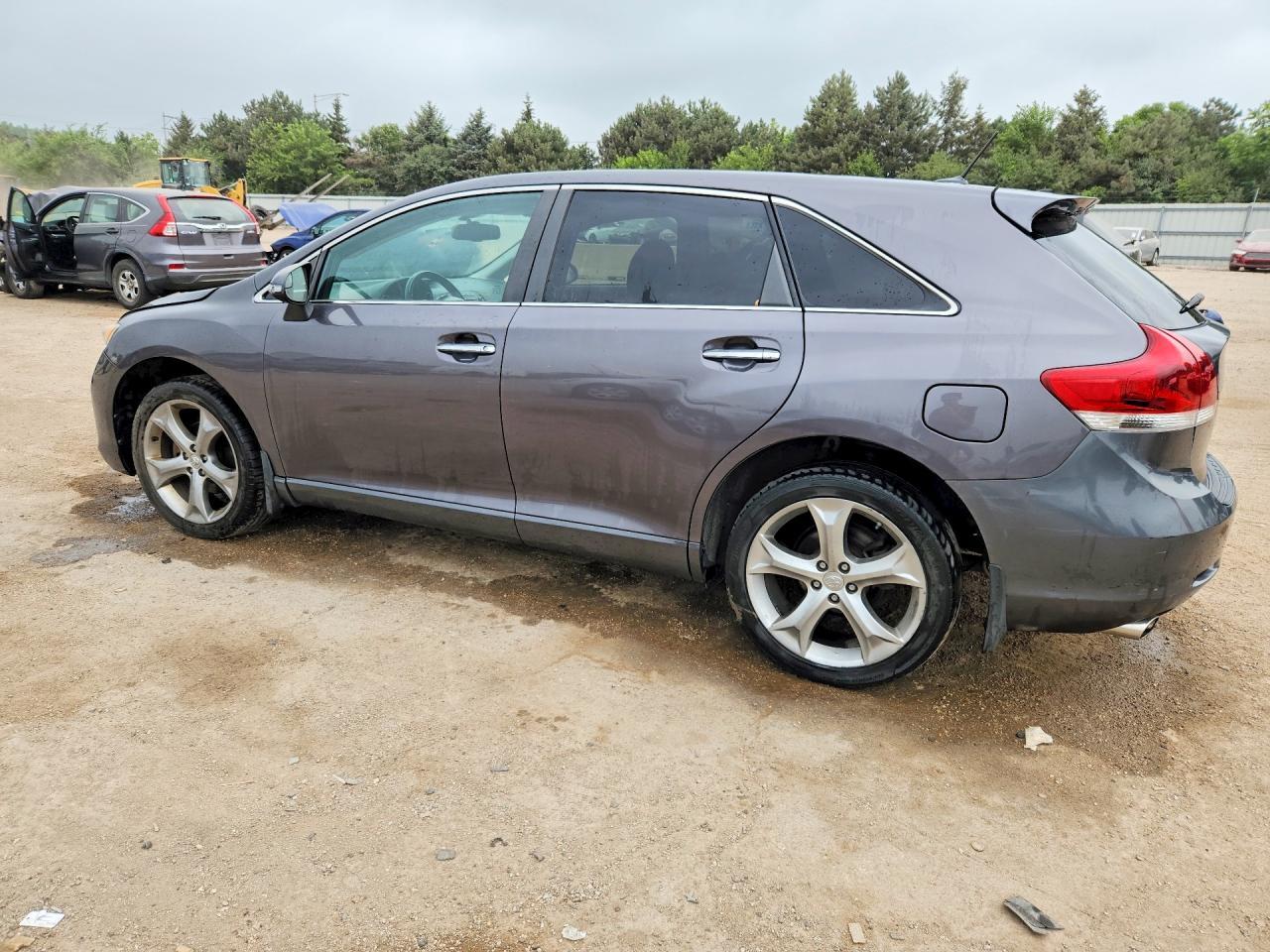 2015 Toyota Venza Xle - Image 2