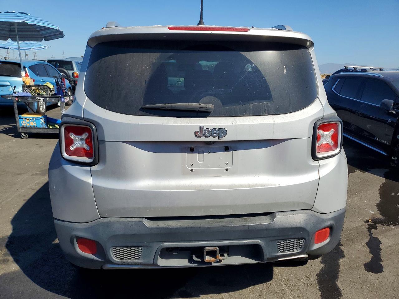 2016 Jeep Renegade Limited - Image 6