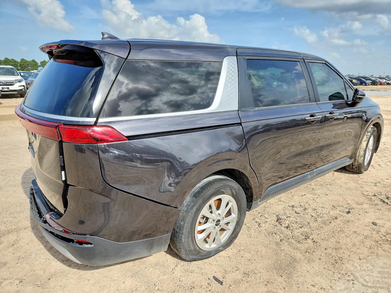2024 Kia Carnival Lx - Image 3