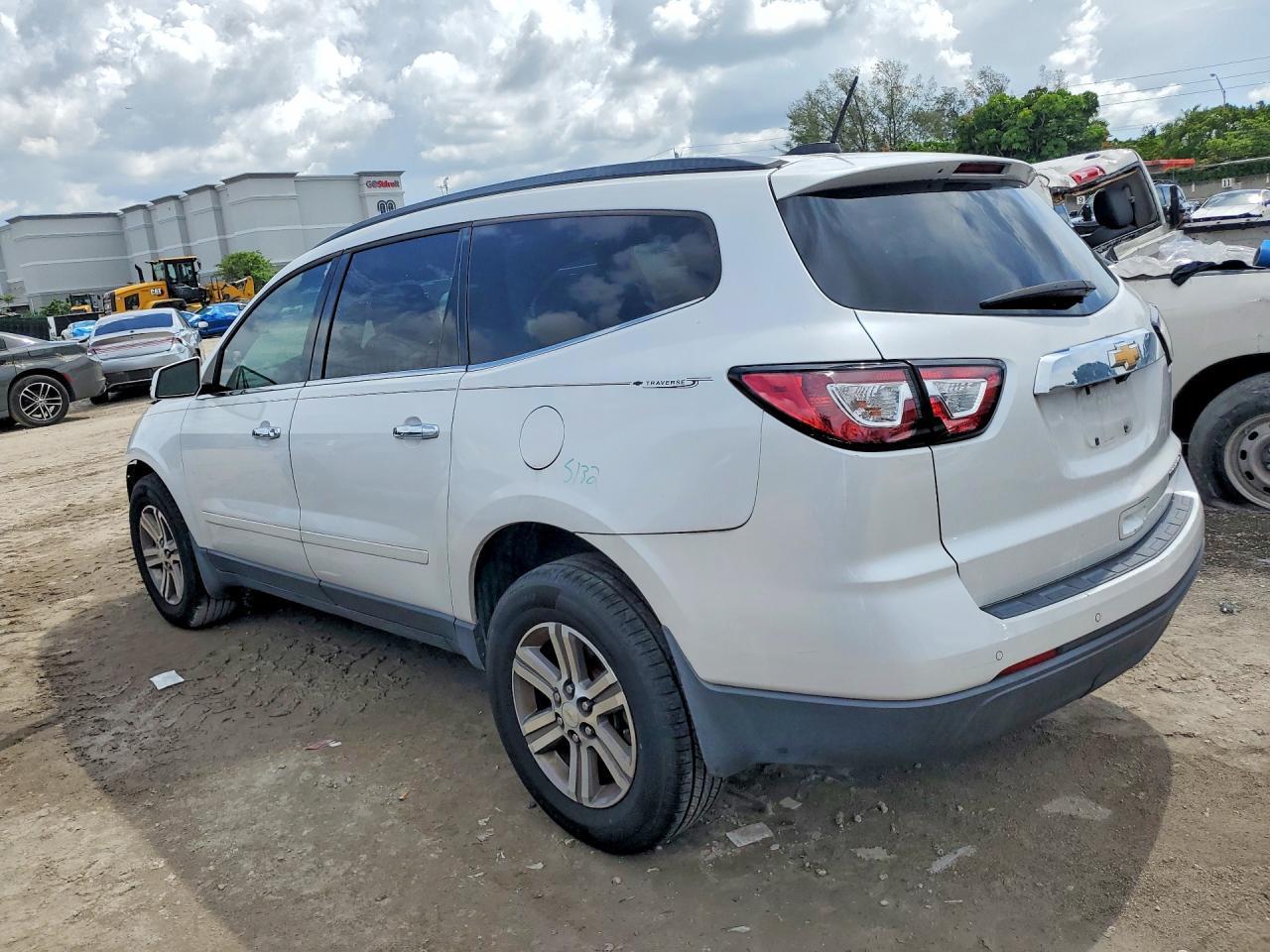 2016 Chevrolet Traverse Lt - Фото 2