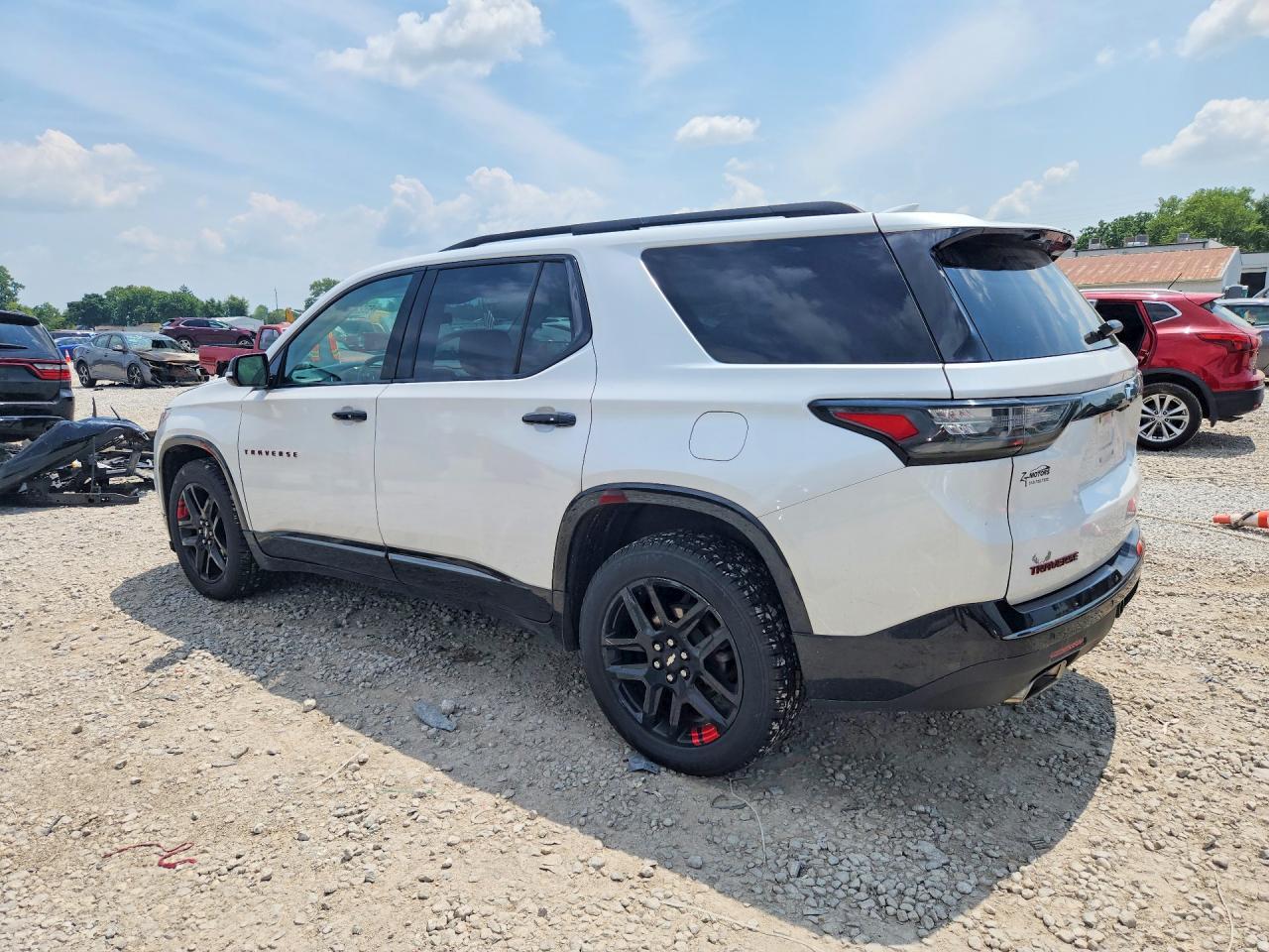 2018 Chevrolet Traverse Premier - Фото 2