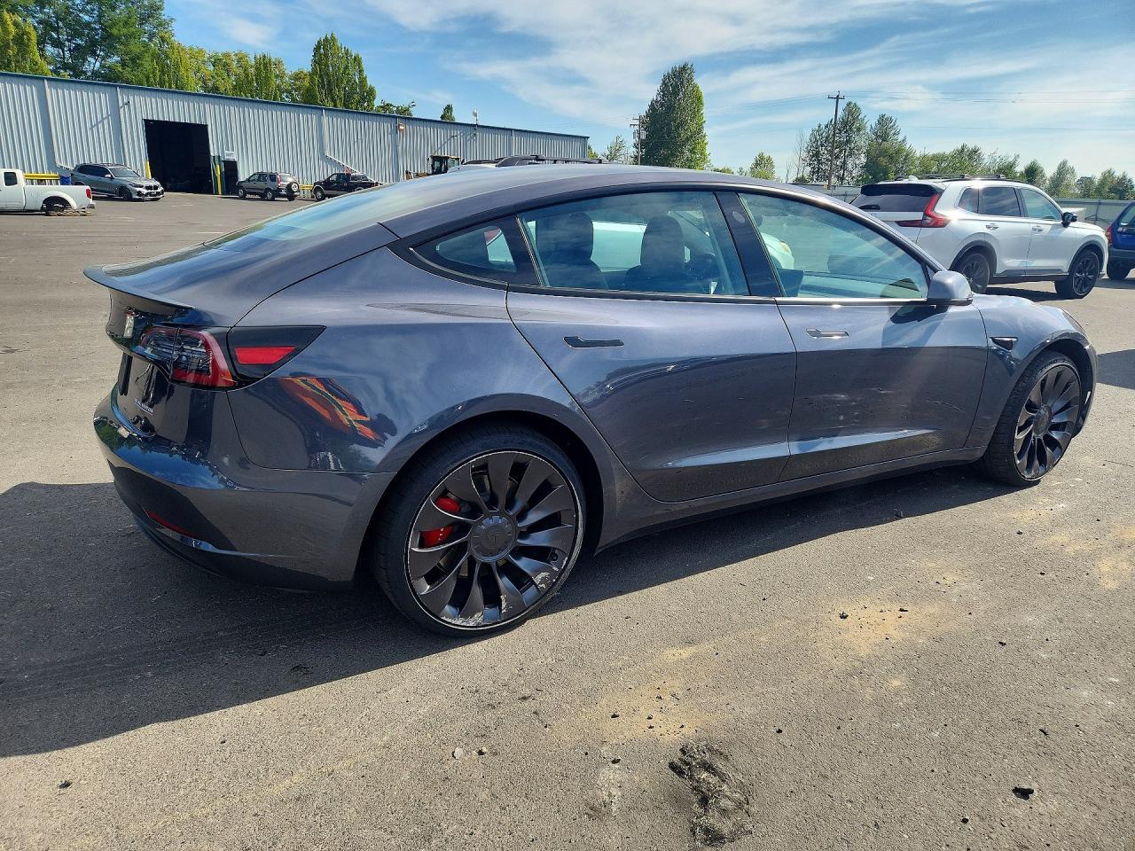 2023 Tesla Model 3 - Фото 3