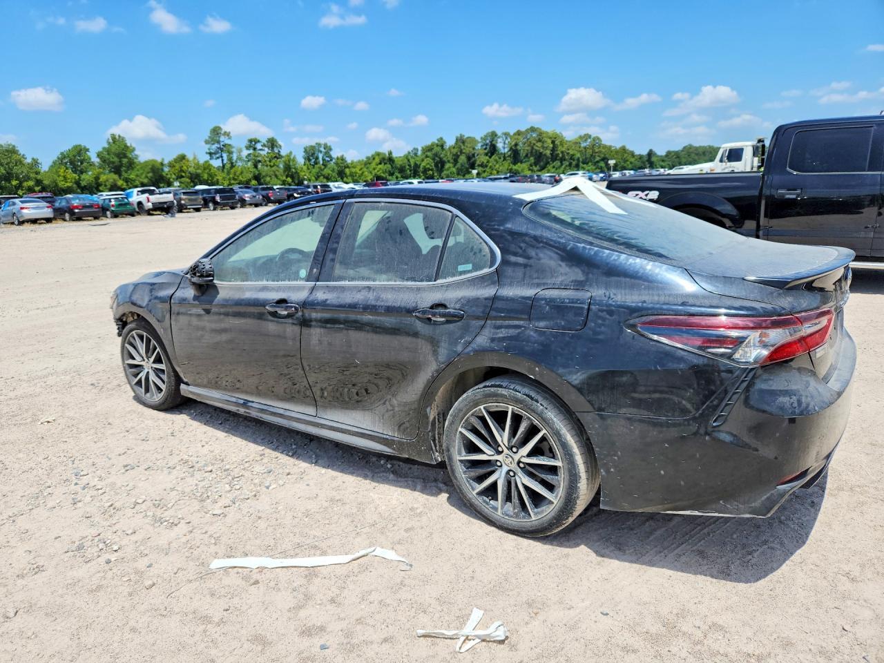 2021 Toyota Camry Se - Фото 2