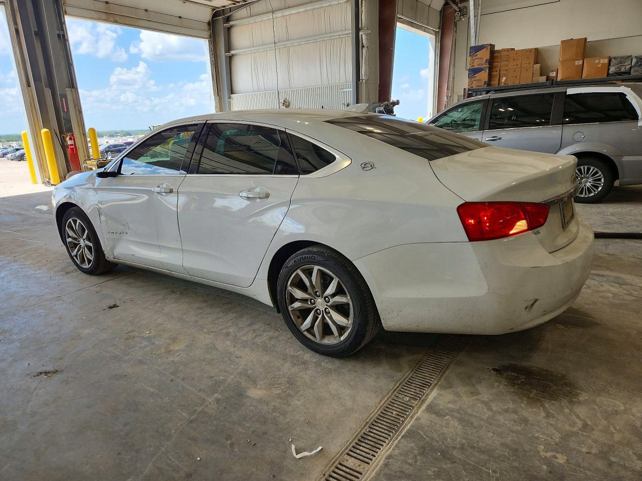 2016 Chevrolet Impala Lt - Image 2