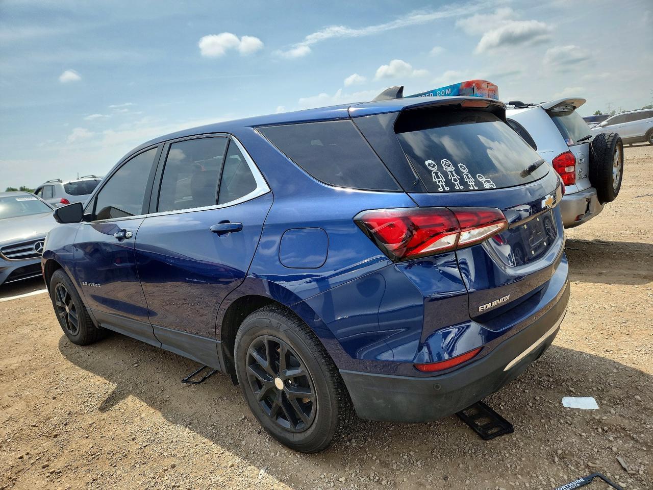 2022 Chevrolet Equinox Lt - Image 2