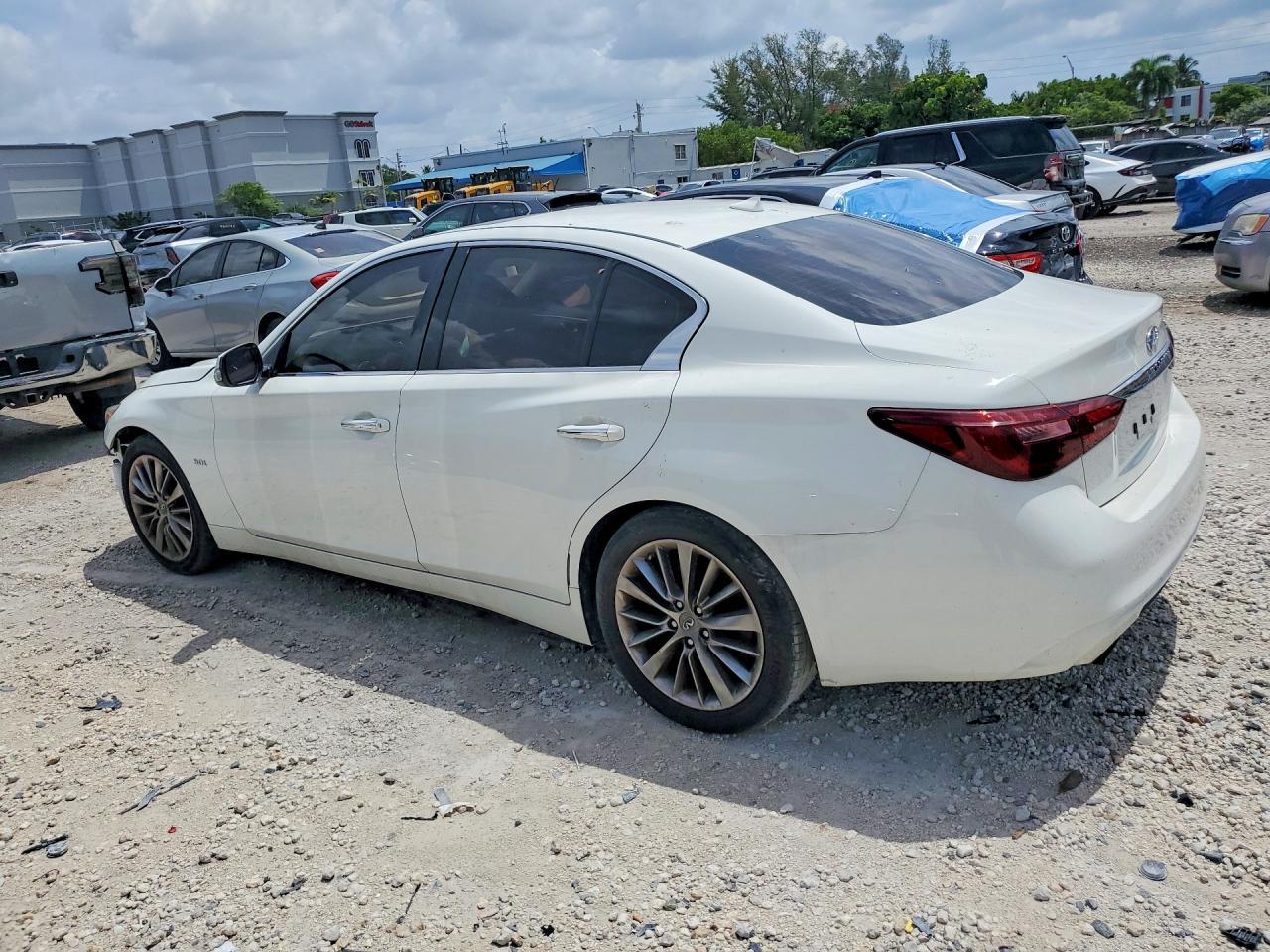 2018 Infiniti Q50 3.0T Luxe - Image 2