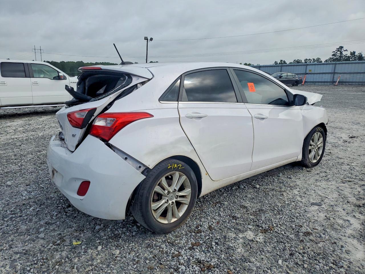 2015 Hyundai Elantra Gt Base - Image 3