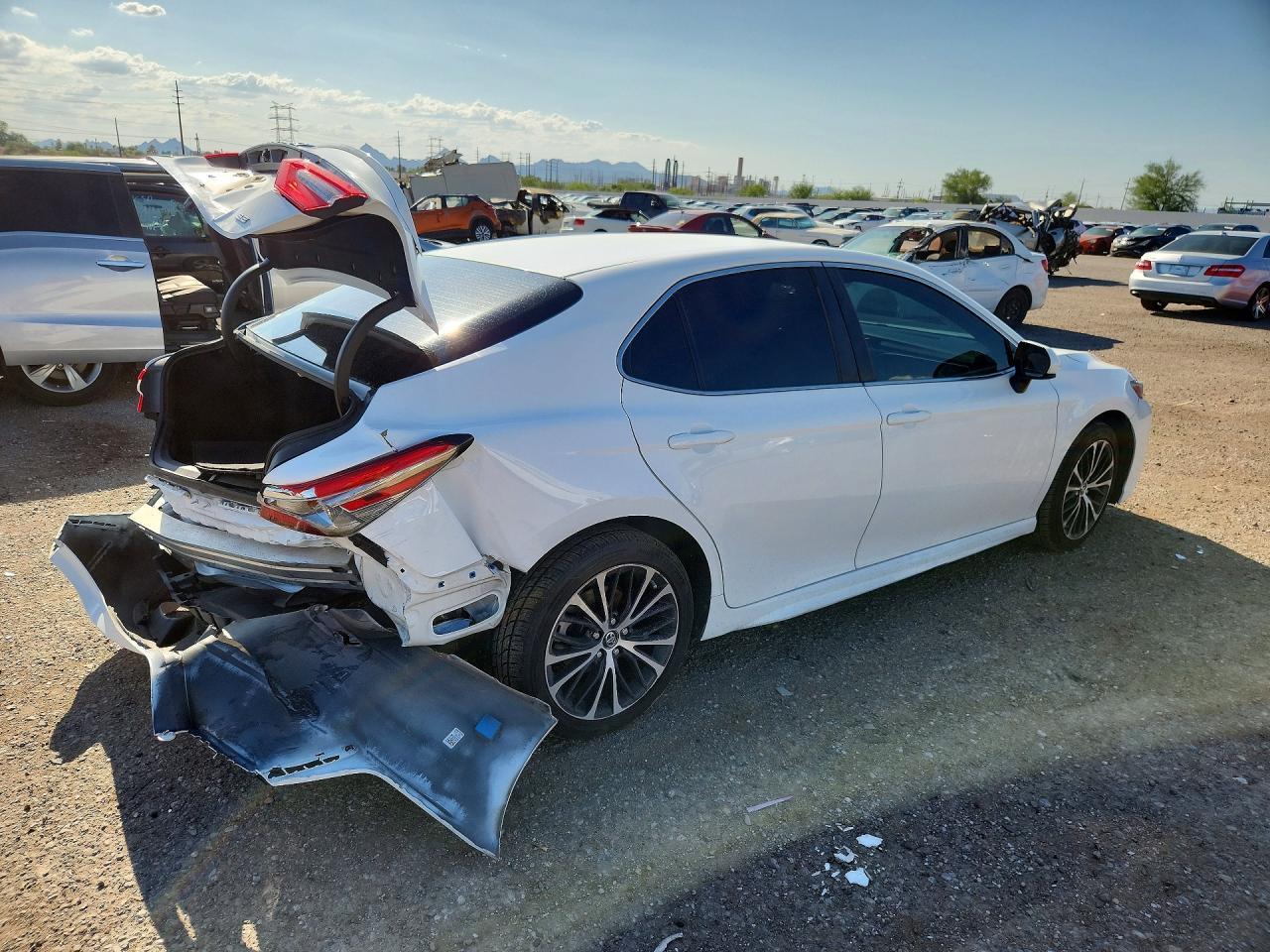 2018 Toyota Camry Se - Фото 3