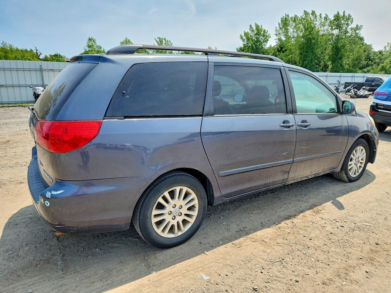 2010 Toyota Sienna Xle - Фото 3