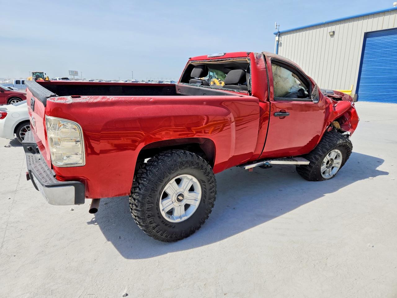 2011 Chevrolet Silverado C1500 - Фото 3