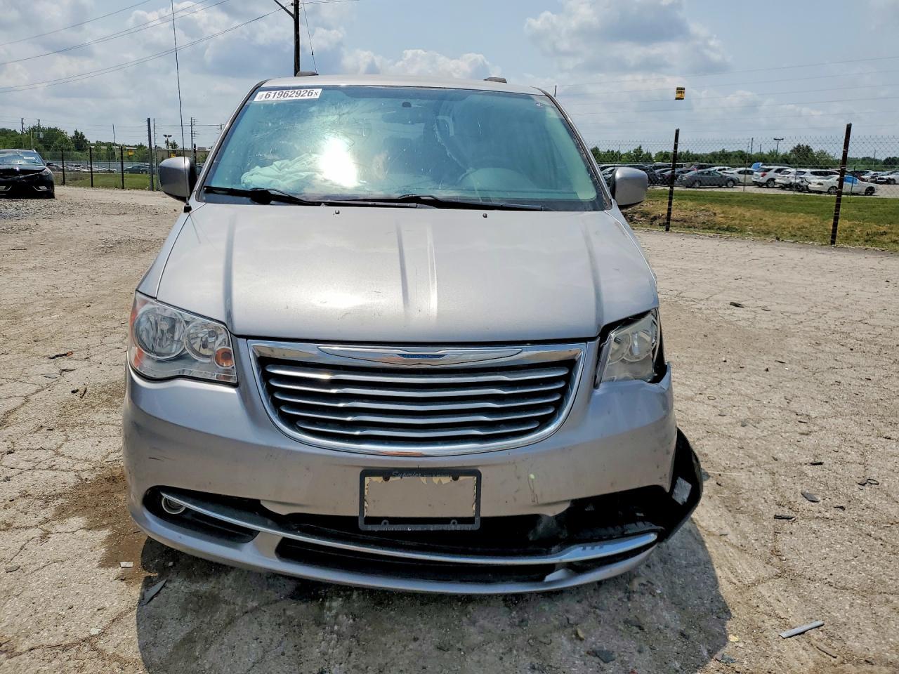 2015 Chrysler Town & Country Touring - Фото 5