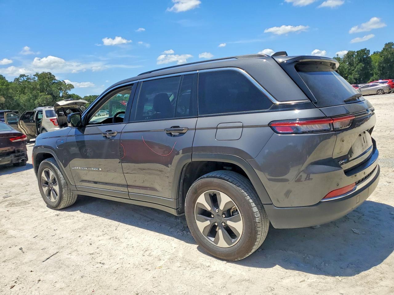 2024 Jeep Grand Cherokee Limited 4Xe - Image 2