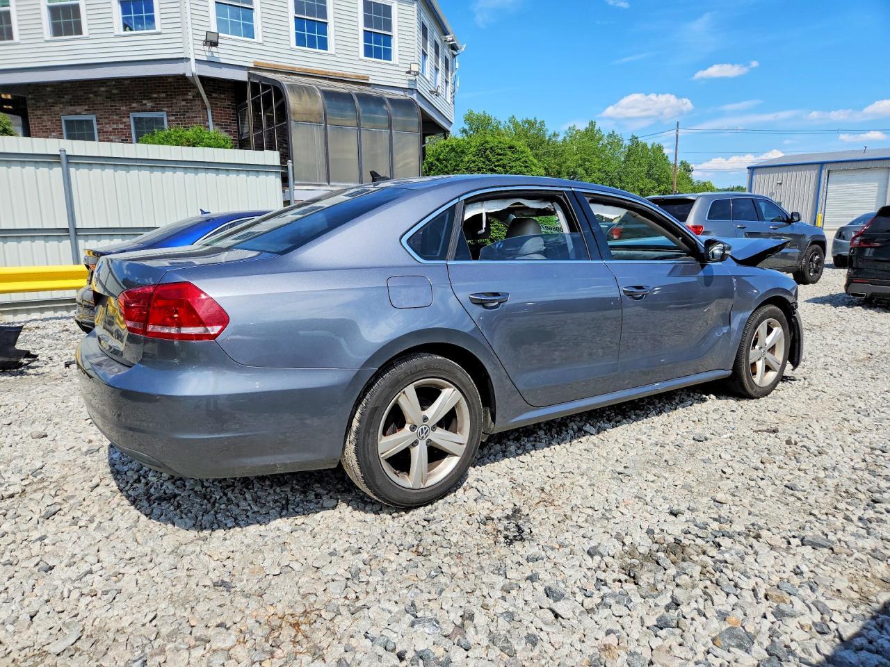 2013 Volkswagen Passat Se - Image 3