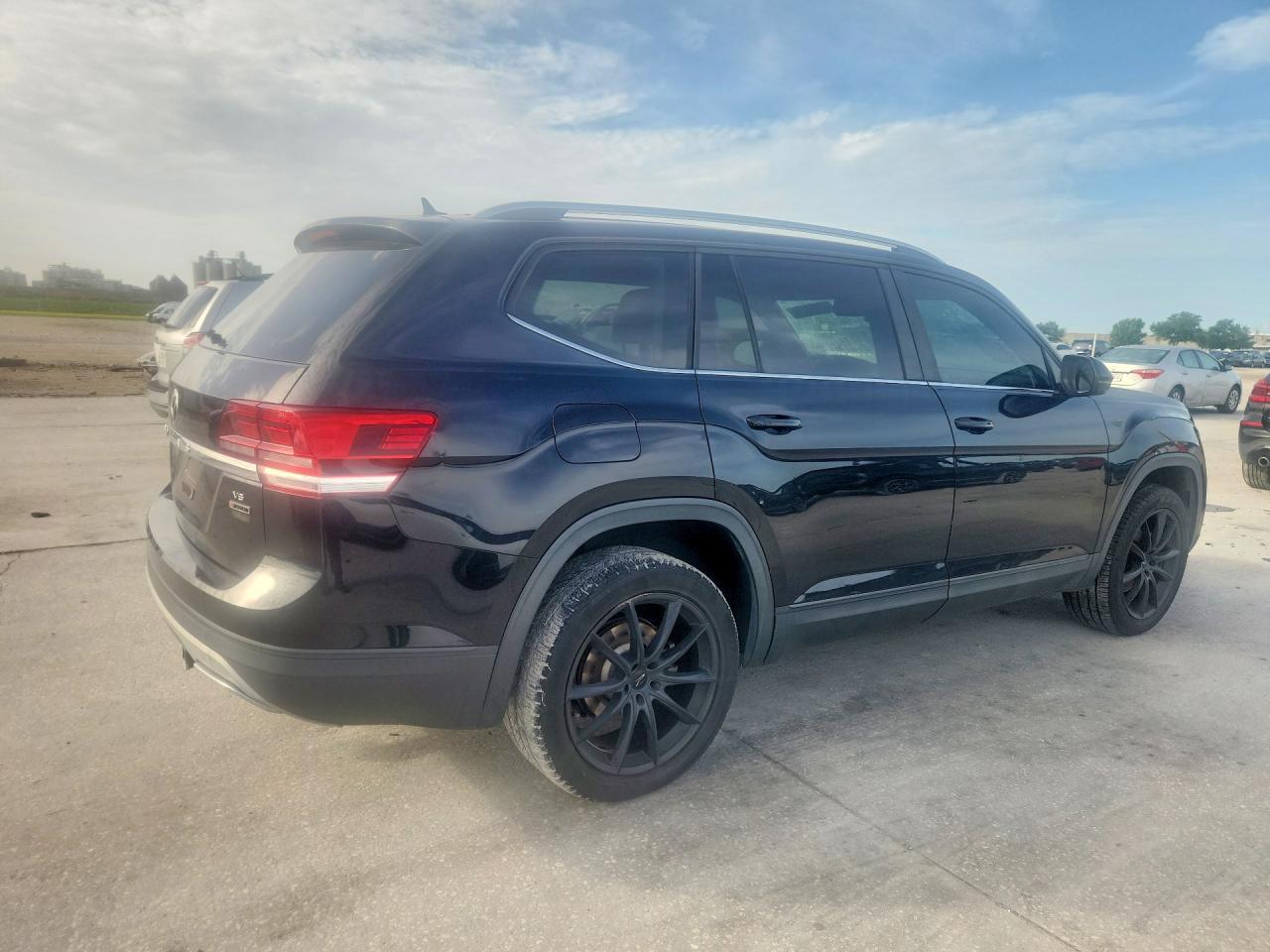 2018 Volkswagen Atlas Se - Image 3