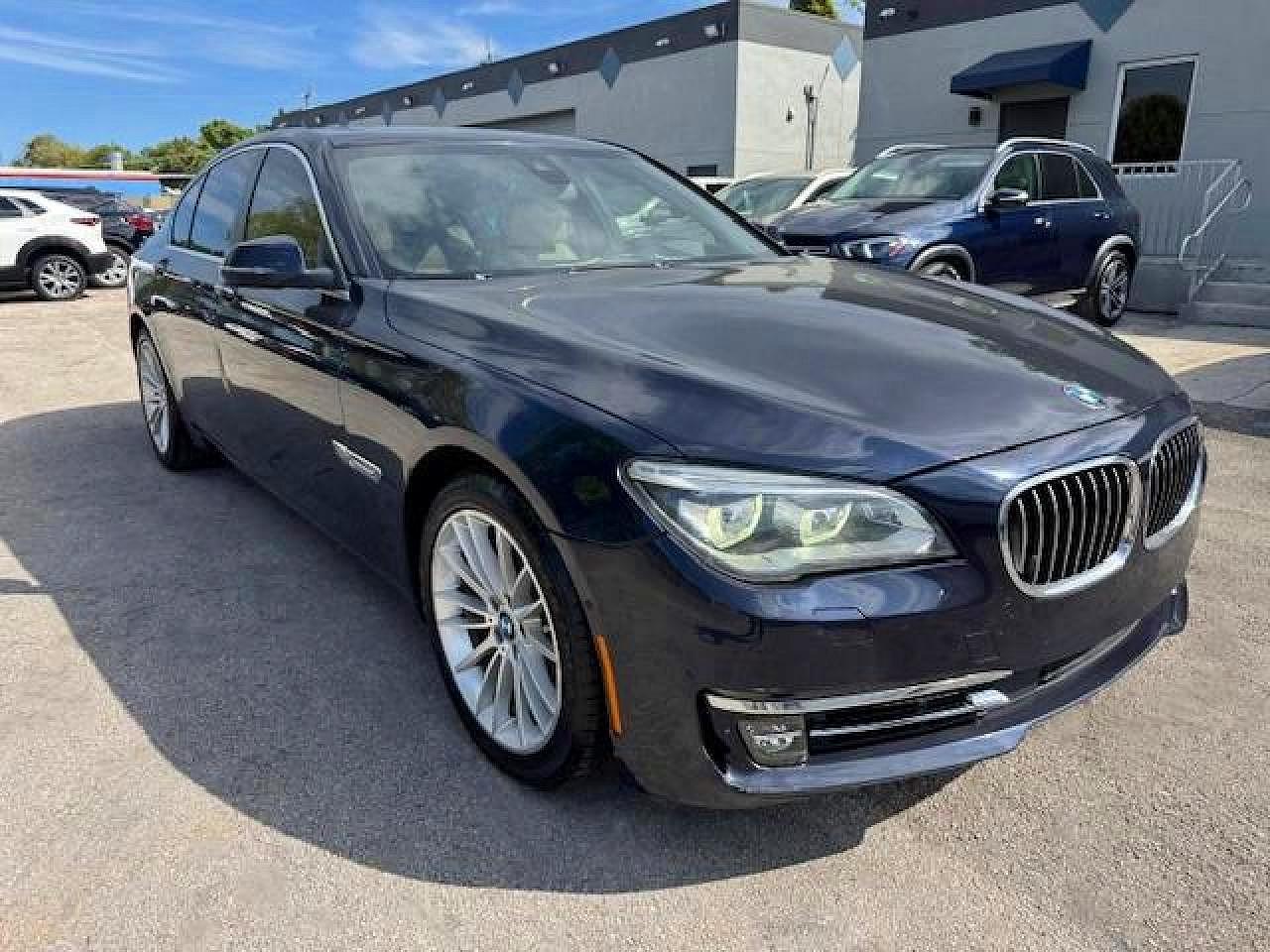 2015 BMW 750 Xi - Image 4