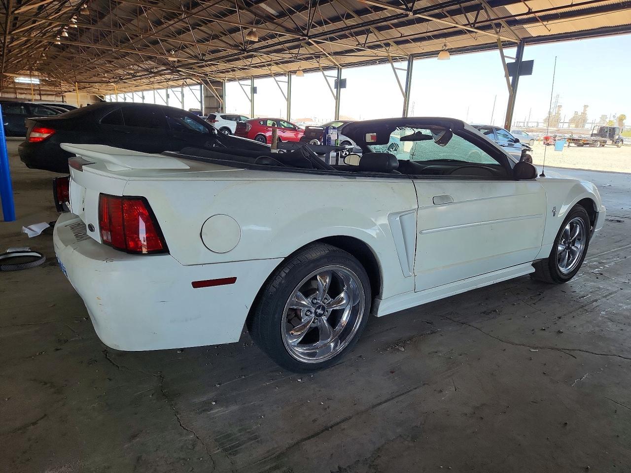 2000 Ford Mustang - Фото 3