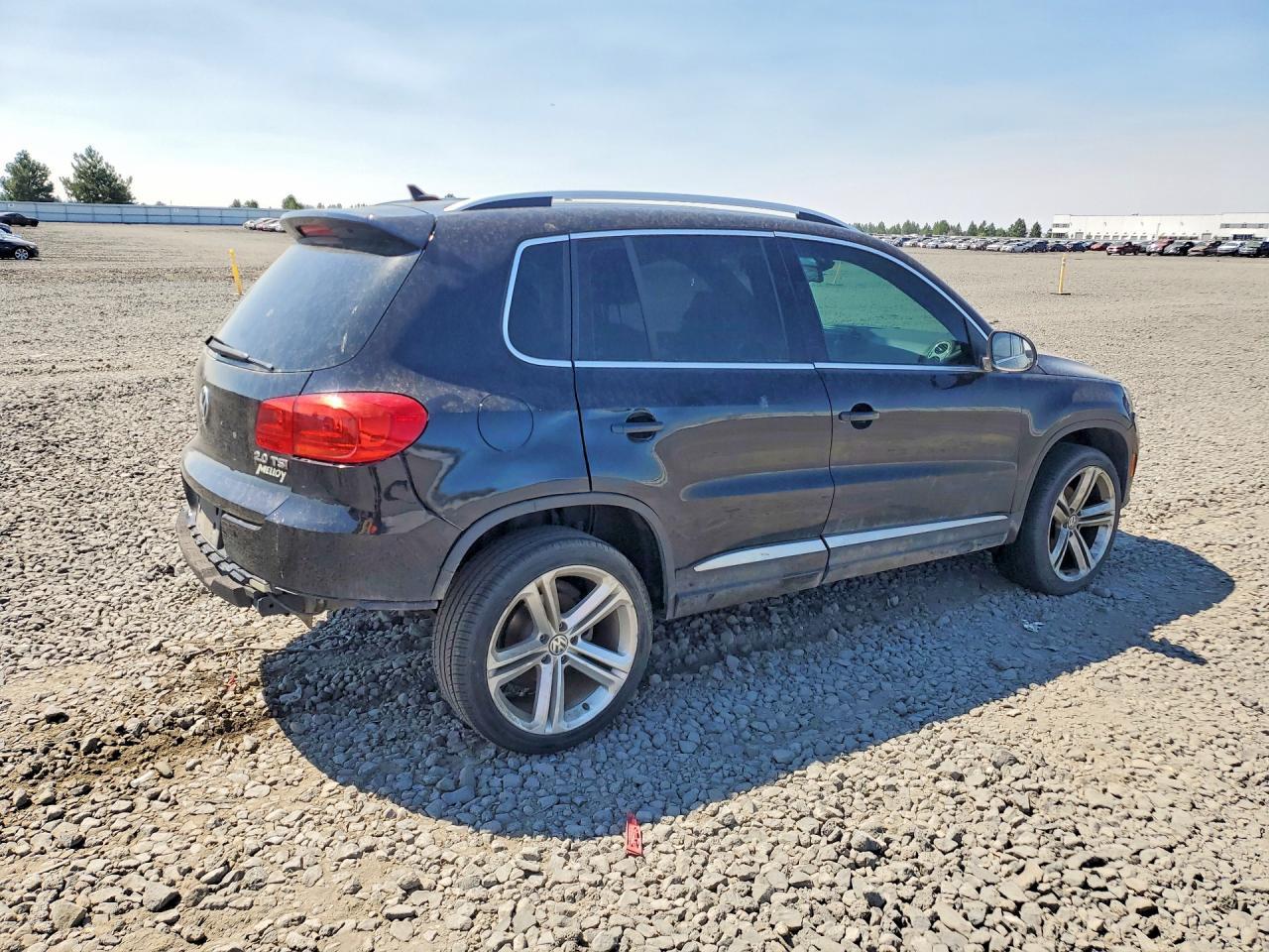 2015 Volkswagen Tiguan S - Image 3