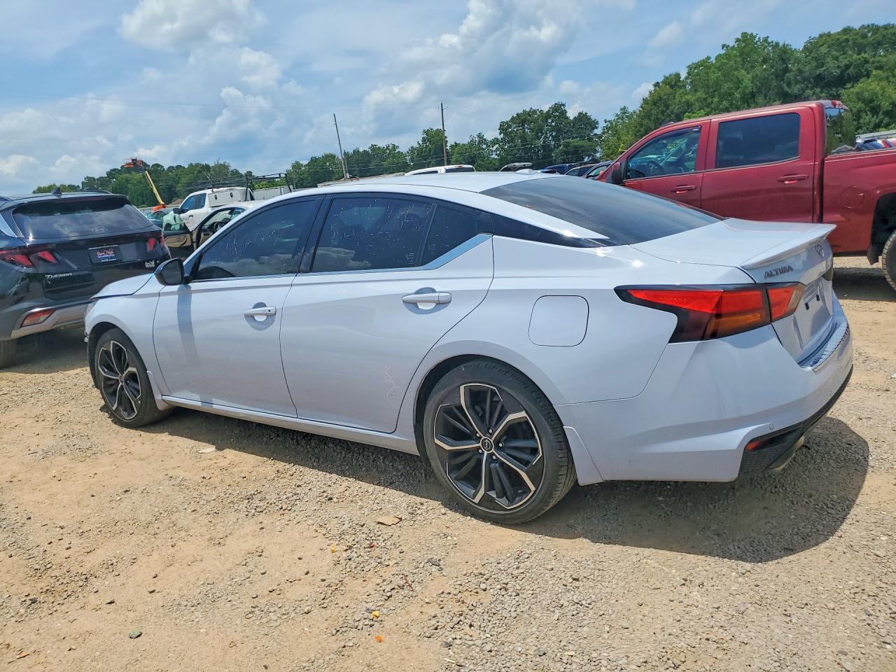 2023 Nissan Altima Sr - Фото 2