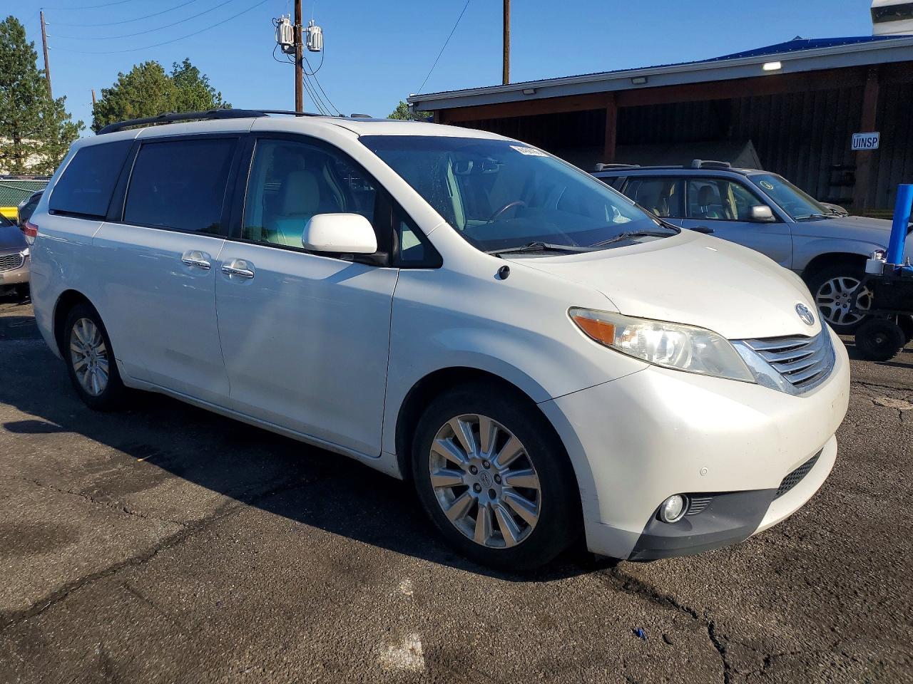 2012 Toyota Sienna Limited 7-Passenger - Фото 4