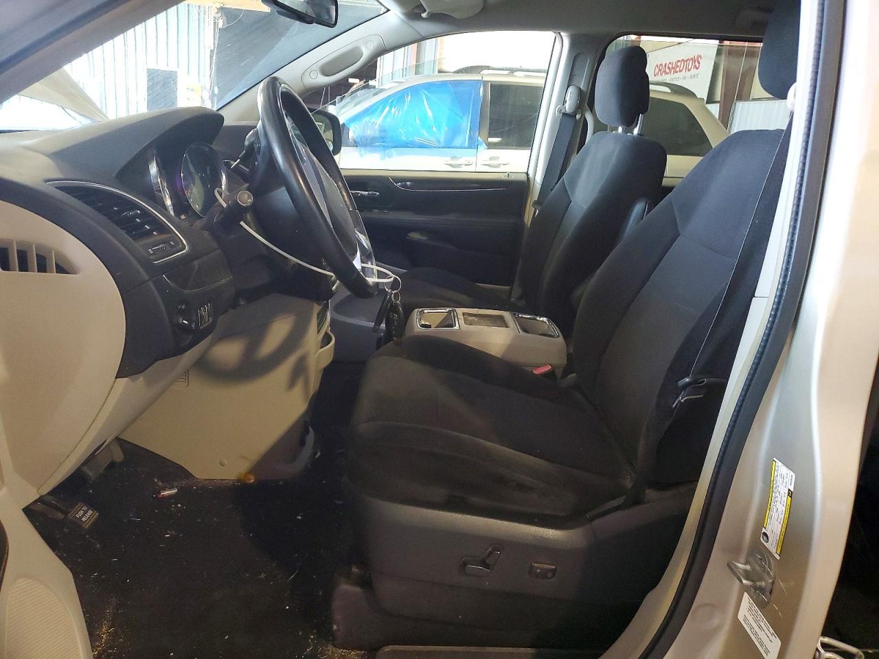 2013 Chrysler Town & Country Touring - Фото 7