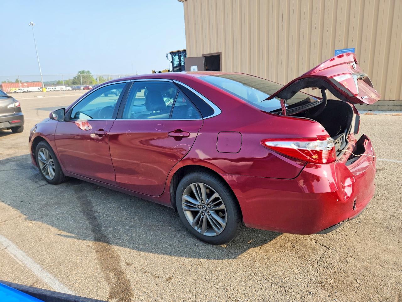 2016 Toyota Camry Se - Фото 2
