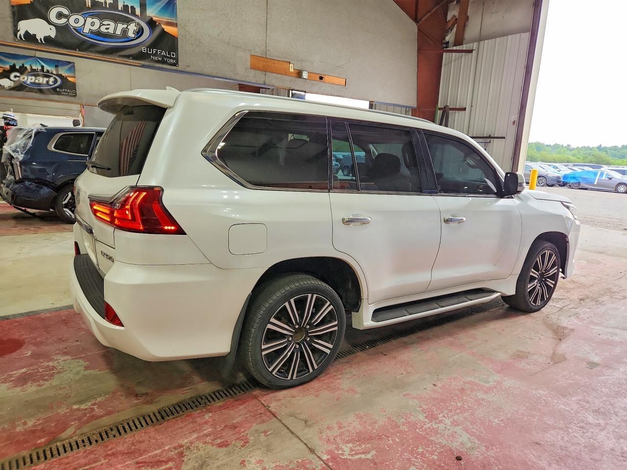 2019 Lexus Lx 570 - Фото 3