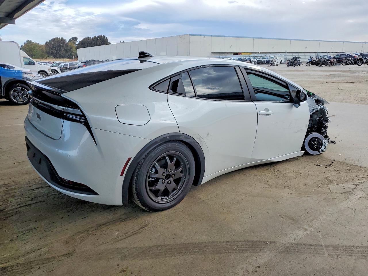2026 Toyota Prius Plug-In Hybrid Se - Фото 3