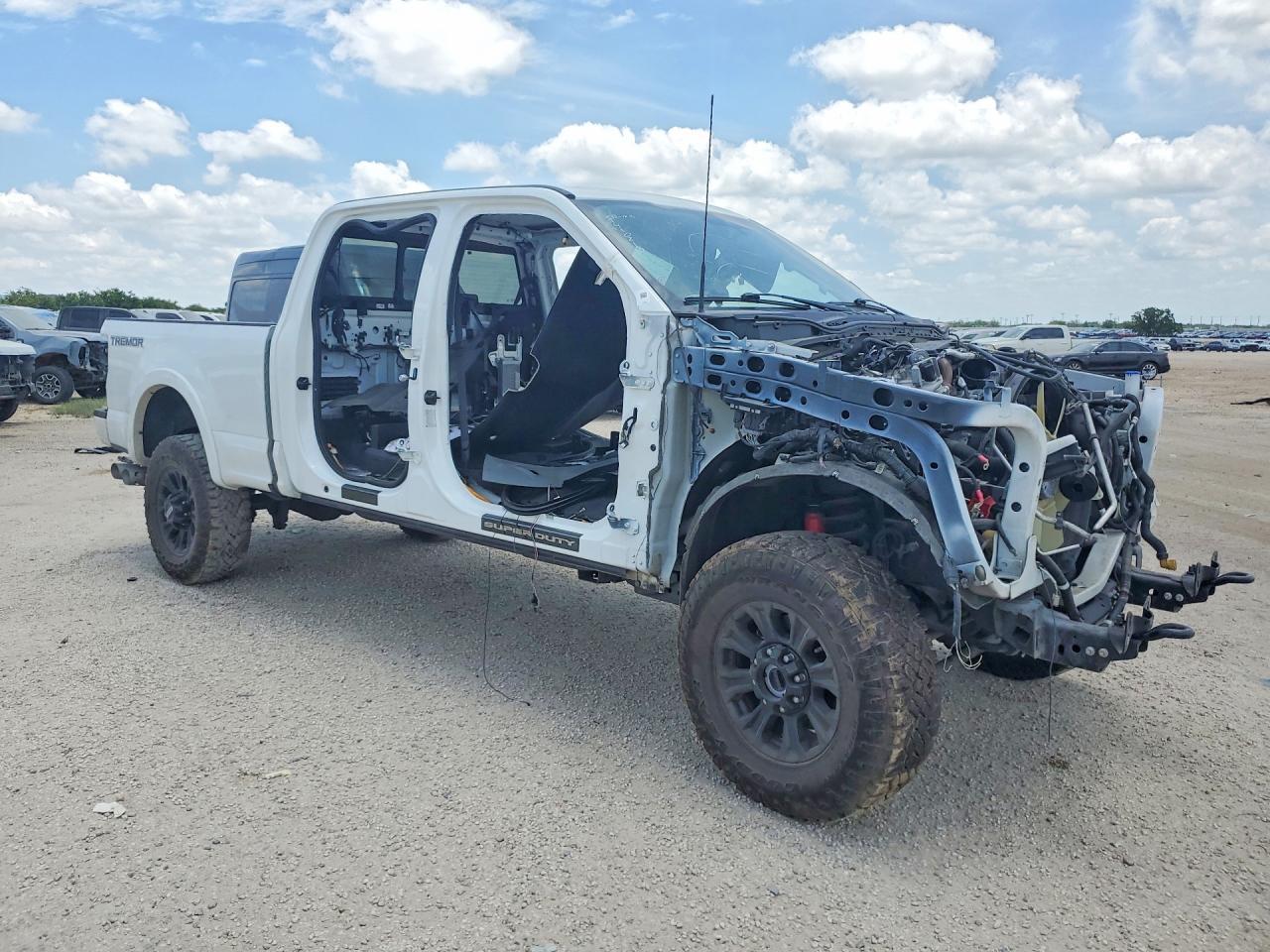 2022 Ford F250 Super Duty - Image 4